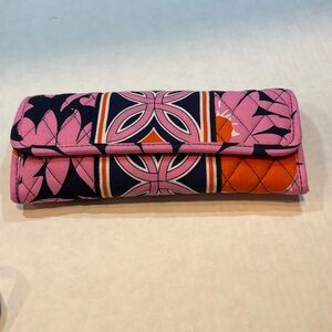 Vera Bradley 
New With Tags
Sleek Wallet
Crossbody